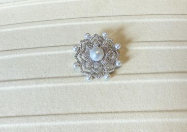 Sale trâm cài áo ngọc trai