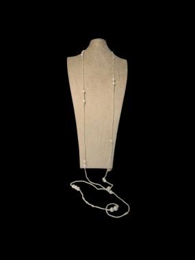 LUÔN LÀ MỘT QUÝ CÔ VỚI CHIẾC CHUỖI THIẾT KẾ ĐỘC QUYỀN  