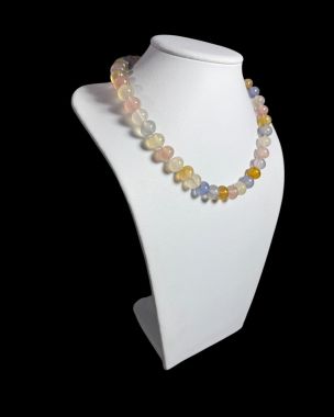 Vẻ Đẹp Độc Bản: Chuỗi Chalcedony Đa Sắc Phối Mặt Cẩm Thạch Tím