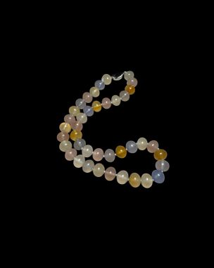 Vẻ Đẹp Độc Bản: Chuỗi Chalcedony Đa Sắc Phối Mặt Cẩm Thạch Tím