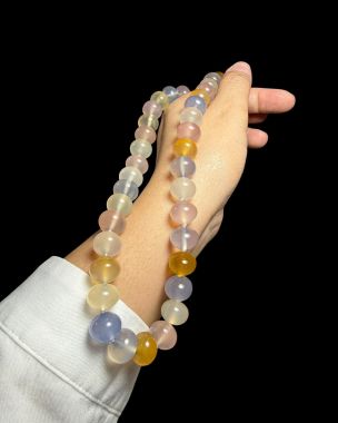 Vẻ Đẹp Độc Bản: Chuỗi Chalcedony Đa Sắc Phối Mặt Cẩm Thạch Tím