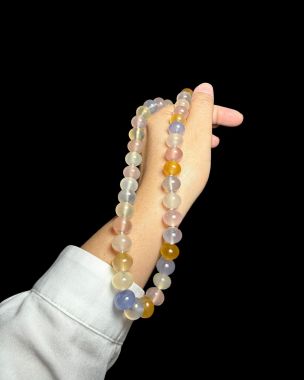 Vẻ Đẹp Độc Bản: Chuỗi Chalcedony Đa Sắc Phối Mặt Cẩm Thạch Tím