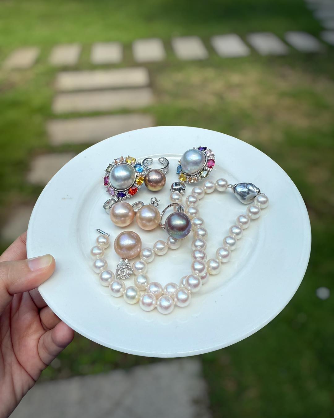 Lung linh trang sức ngọc trai của The Pearl
