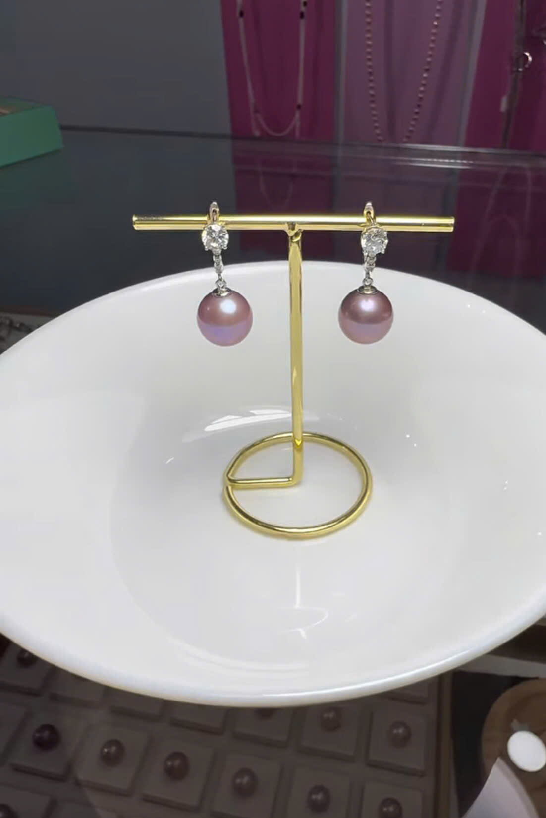 Hoa tai ngọc trai Edison màu tím tự nhiên