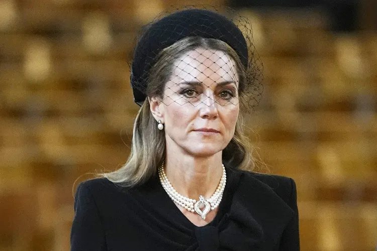 Kate Middleton và lựa chọn vòng cổ ngọc trai đầy ý nghĩa tại tang lễ Nữ công tước xứ Kent