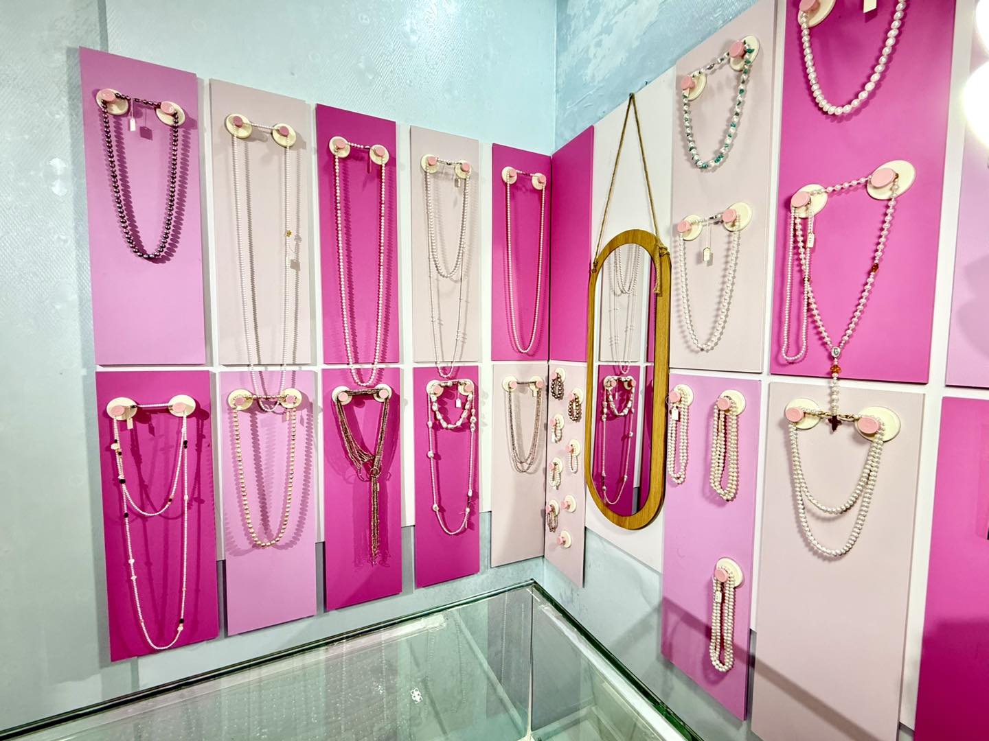 Một góc cửa hàng của The Pearl Jewelry