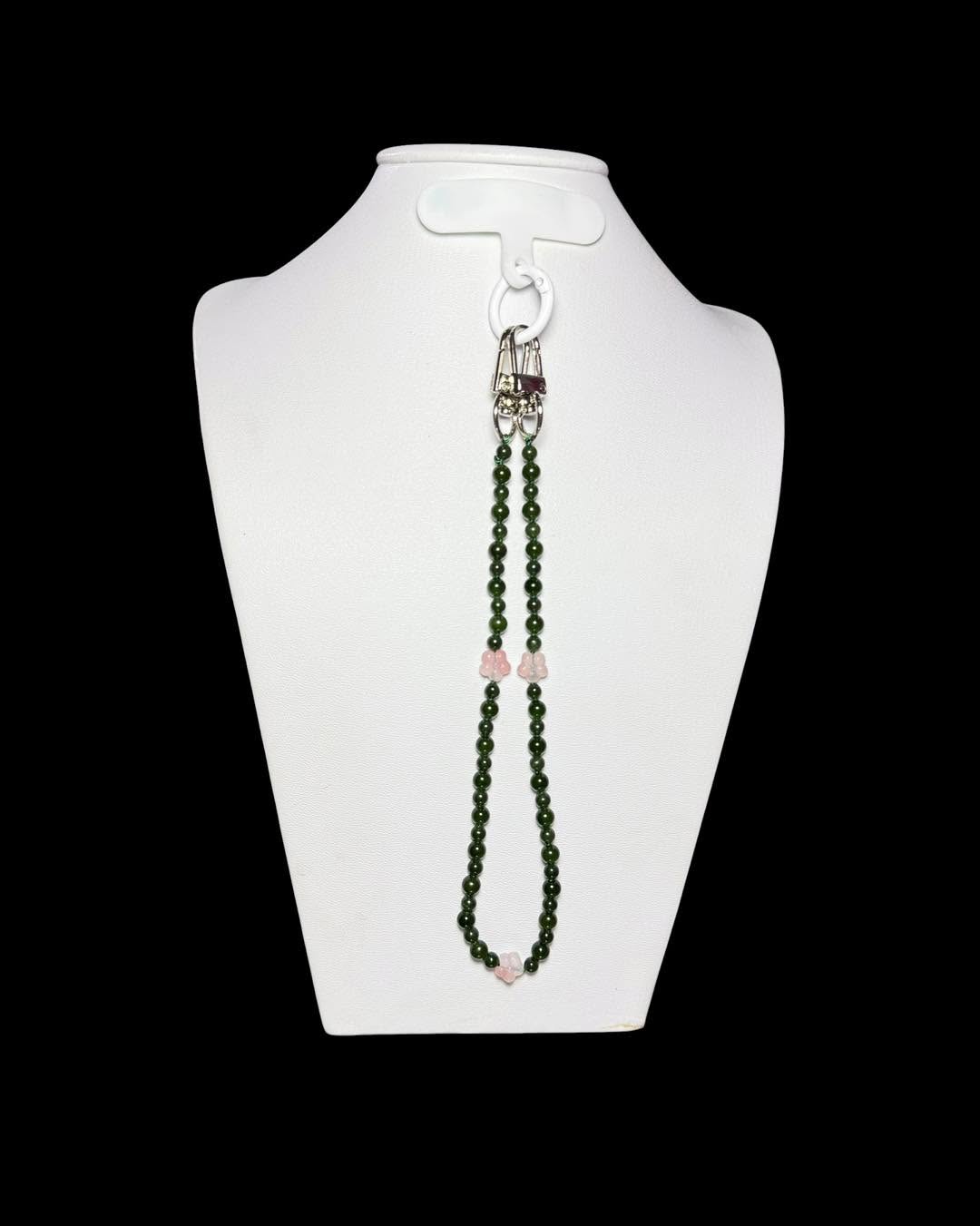  MÓC TREO ĐIỆN THOẠI NGỌC BÍCH NEPHRITE & HOA ĐÀO HOÀ ĐIỀN – ĐẲNG CẤP VÀ MAY MẮN